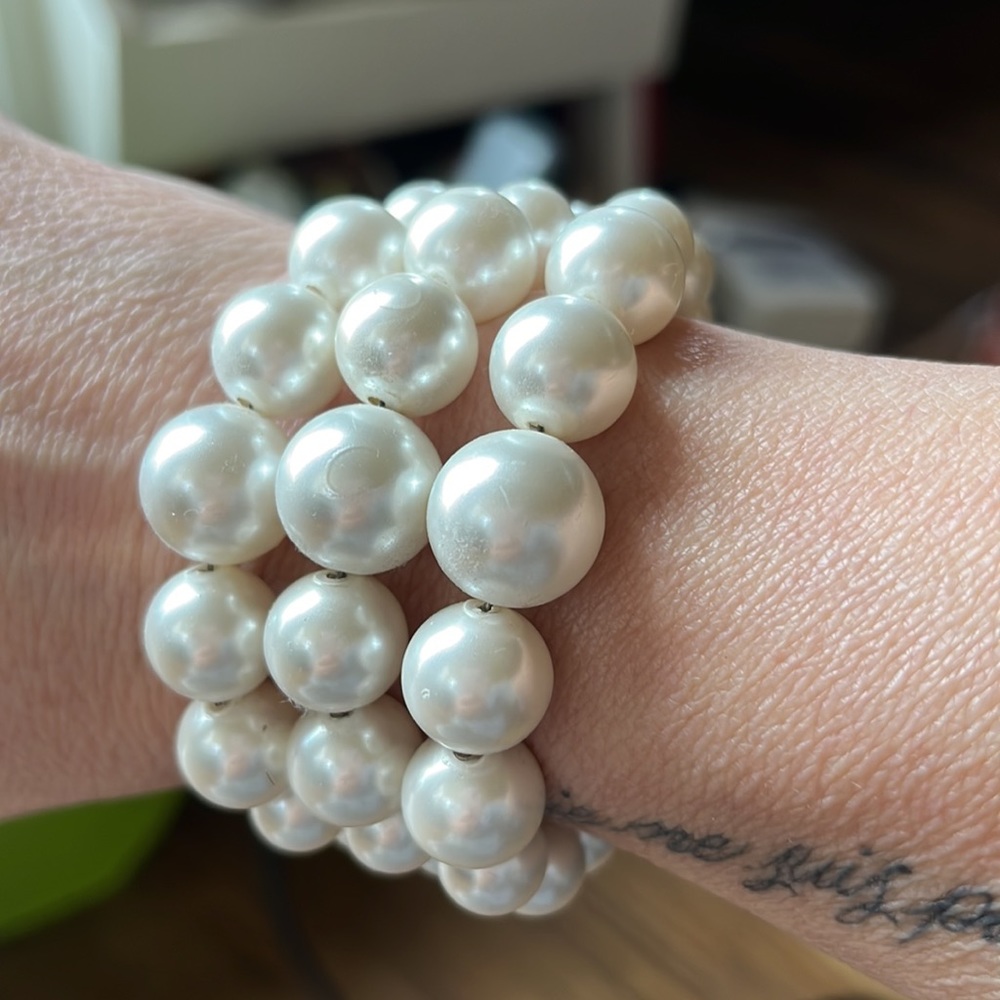 **VINTAGE Wraparound Pearl Bracelet**